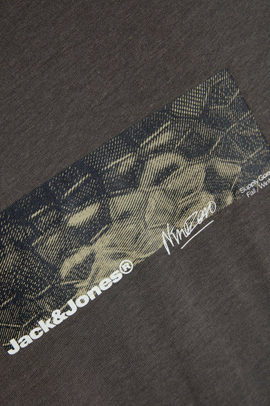 T-shirt gris à manches courtes de CORE BY JACK & JONES, avec imprimé graphique et détail de logo.