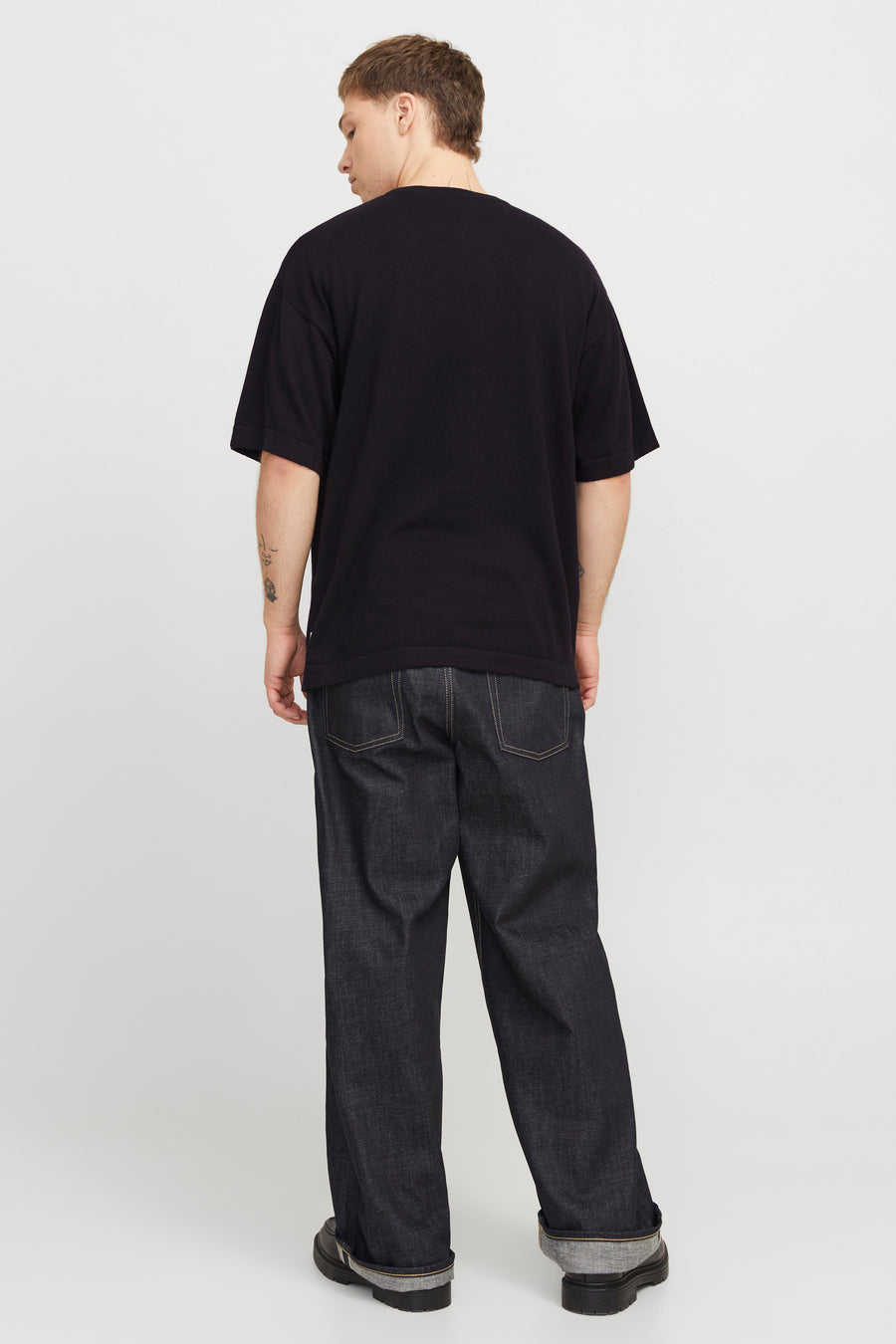 T-shirt noir à manches courtes de PREMIUM by JACK & JONES, vu par derrière.