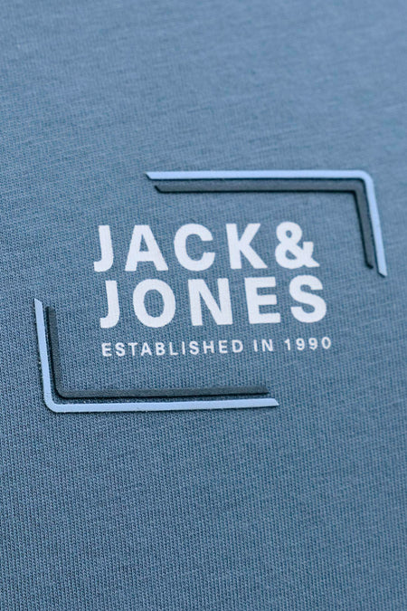 T-shirt bleu à manches courtes de CORE BY JACK & JONES, avec une impression de logo blanc et des détails graphiques.