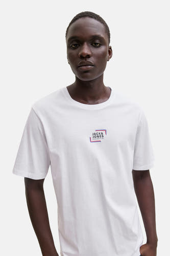 T-shirt blanc à manches courtes de CORE par JACK & JONES, avec un petit logo sur la poitrine.