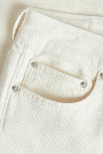 Jean en denim blanc cassé large van JJXX, avec détails de poche et fermeture à glissière couleur argent.