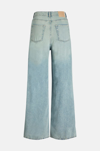 Lichtblauwe denim wide jeans van JJXX, met klassieke zakken en een licht kleurverloop, achterkant.
