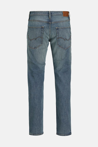 Jean tapered bleu de JACK & JONES JEANS INTELLIGENCE, avec des poches arrière et une patch en cuir sur la ceinture.