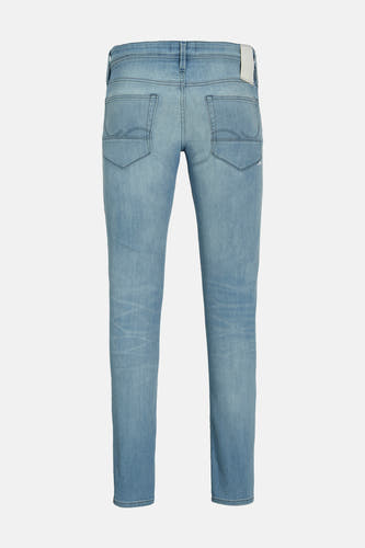 Jean slim fit bleu clair de JACK & JONES JEANS INTELLIGENCE, avec des poches sur l'arrière et une étiquette de marque blanche.