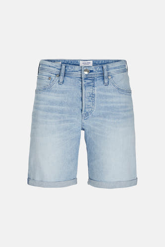Short en jean bleu clair de JACK & JONES JEANS INTELLIGENCE, avec ourlets retroussés et fermeture à boutons.