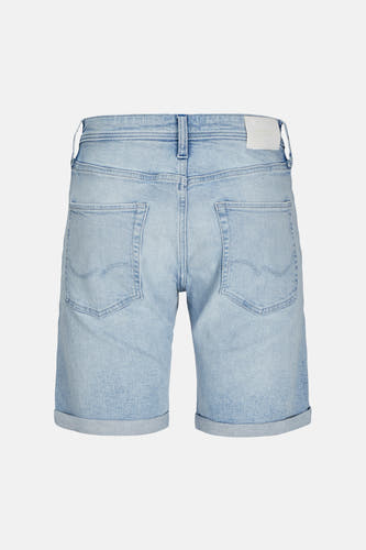 Short en jean en denim bleu clair de JACK & JONES JEANS INTELLIGENCE, avec poches arrière et ourlets retroussés.