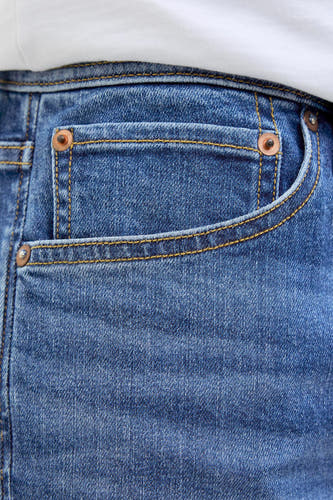 Shorts en jeans de JACK & JONES JEANS INTELLIGENCE, en tissu denim bleu, surpiqûres et petit poche.