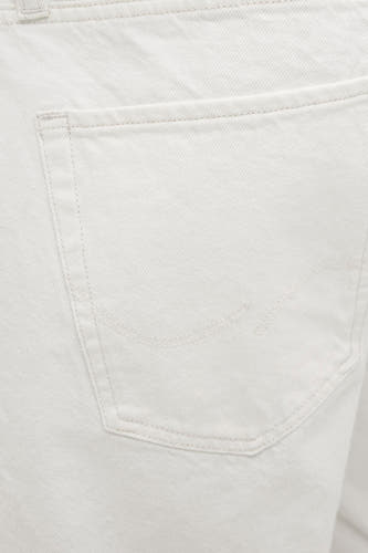 Ecru jeansshort van JACK & JONES JEANS INTELLIGENCE, met een achterzak en subtiele stiksels.