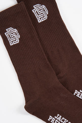 Chaussettes brunes d'ACCESSORIES BY JACK & JONES, avec des côtes et des logos blancs.