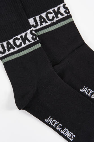 Chaussettes noires d'ACCESSORIES BY JACK & JONES, avec une impression de logo blanc et une bande verte sur le dessus.