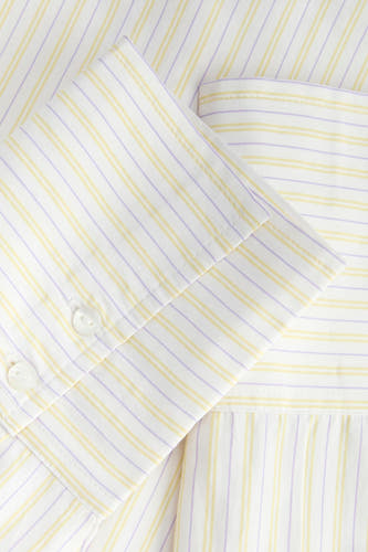 Chemise rayée jaune à manches longues de JJXX, gros plan sur le col et les boutons.