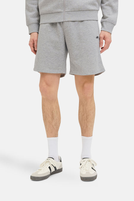 Veste grise de JJREBEL, avec poche et logo subtil.