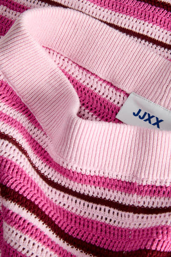 Roze gebreide broek van JJXX met strepen in verschillende roze tinten en openwerkpatronen.