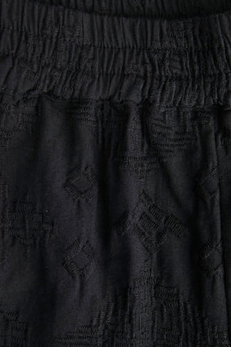 Short noir de JJXX, avec une ceinture élastique et des motifs géométriques tissés.