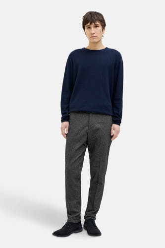Chino gris de JACK & JONES JEANS INTELLIGENCE, avec une subtile texture et des jambes droites.