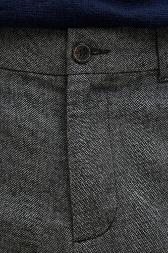 Chino gris de JACK & JONES JEANS INTELLIGENCE, avec un motif subtil en toile d'araignée et une fermeture à boutons.