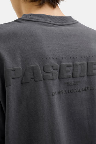 T-shirt gris à manches courtes de CORE BY JACK & JONES, avec lettres en relief et imprimé texte au dos.