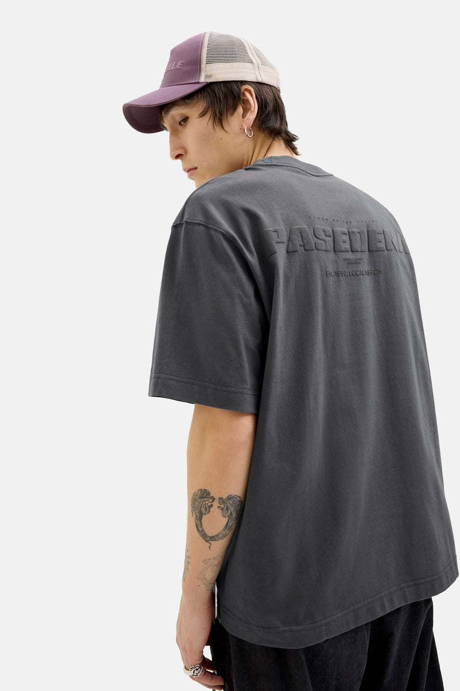 T-shirt gris à manches courtes de CORE BY JACK & JONES, avec un imprimé texte au dos.