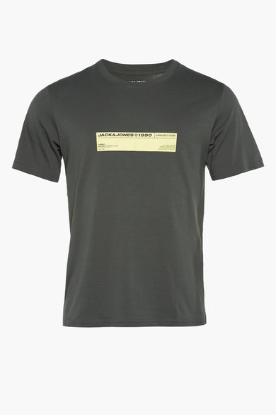 T-shirt à manches courtes vert foncé de CORE BY JACK & JONES avec étiquette crème et impression de texte sur la poitrine, vue de face