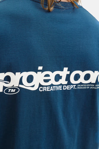 T-shirt bleu à manches courtes de CORE by JACK & JONES, avec une impression blanche sur le dos.