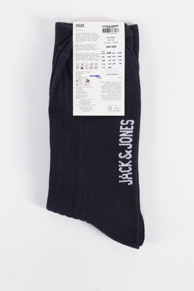 Donkerblauwe sokken van ACCESSORIES BY JACK & JONES, met witte merknaam op de schacht.

