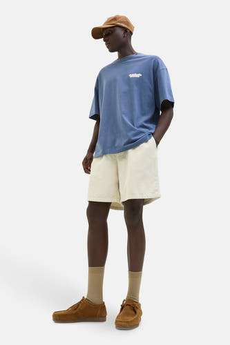 Short écru de JACK & JONES JEANS INTELLIGENCE, avec une texture corduroy et une coupe décontractée.