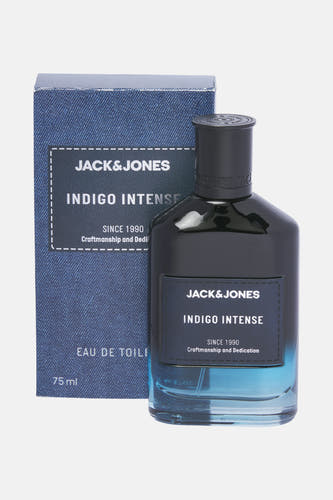 Parfum bleu d'ACCESSORIES BY JACK & JONES, avec un bouchon à logo et détail de l'emballage avec texture denim.