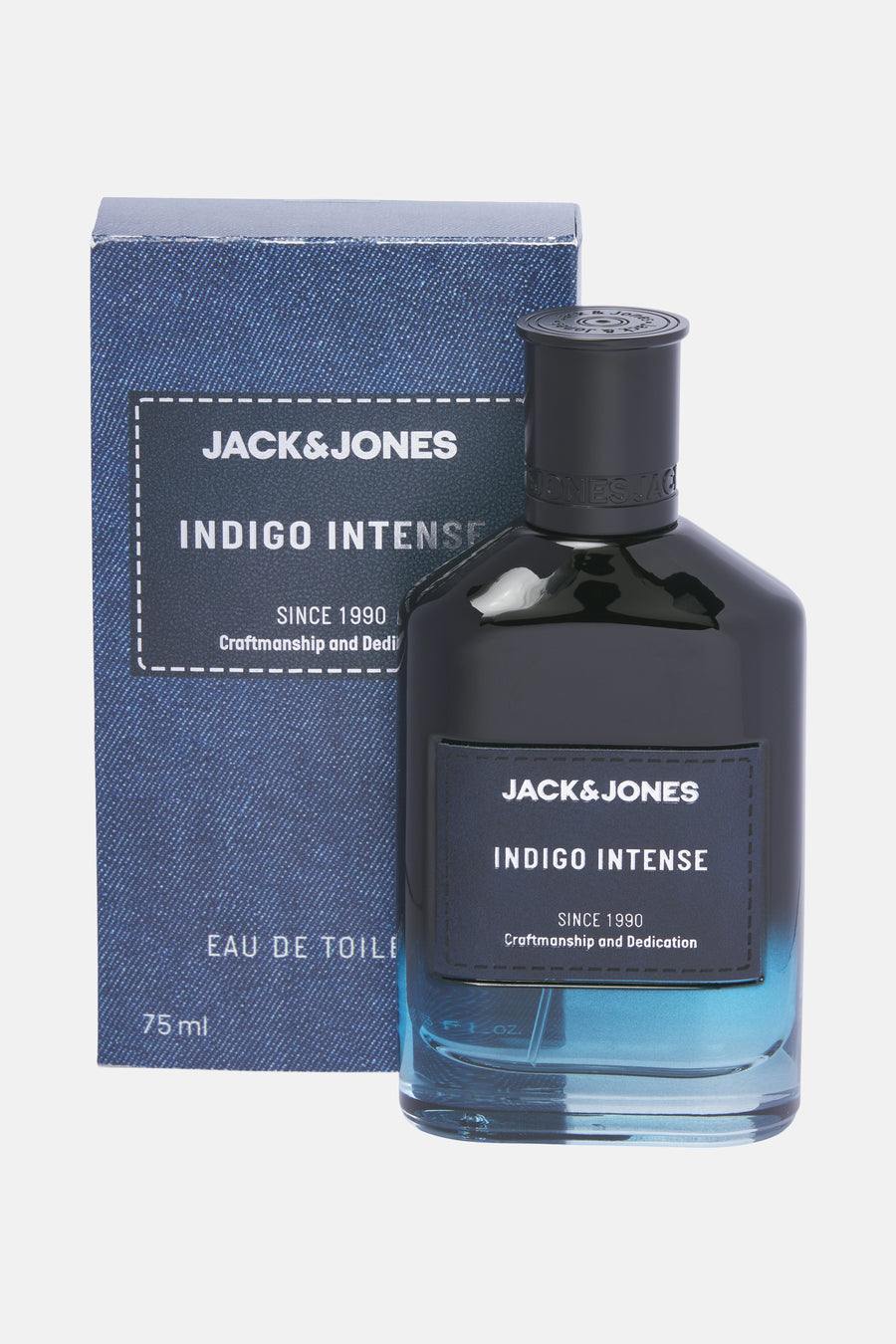 Parfum bleu d'ACCESSORIES BY JACK & JONES, avec un bouchon à logo et détail de l'emballage avec texture denim.