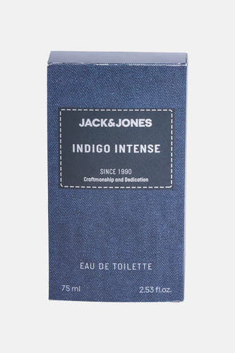 Parfum bleu d'ACCESSORIES BY JACK & JONES dans un emballage cartonné avec une texture denim et des lettres blanches.