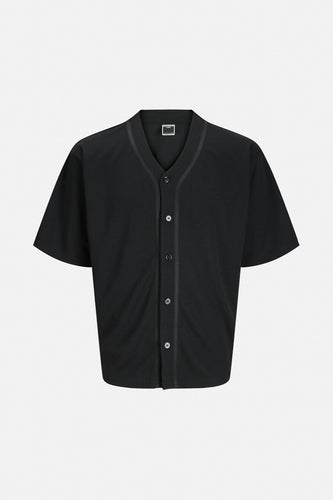 Zwart baseballshirt met knoopsluiting.
