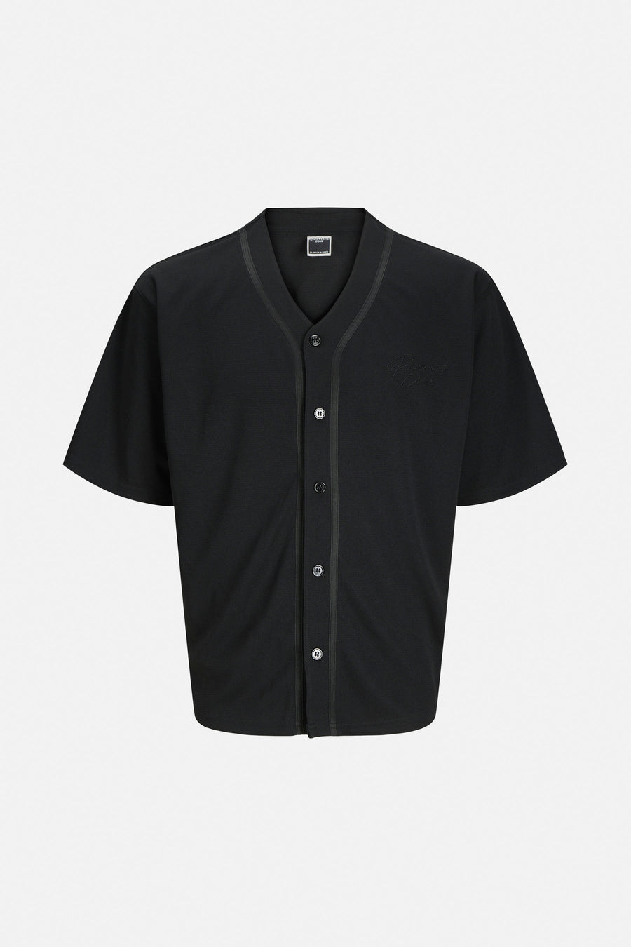 Zwart baseballshirt met knoopsluiting.