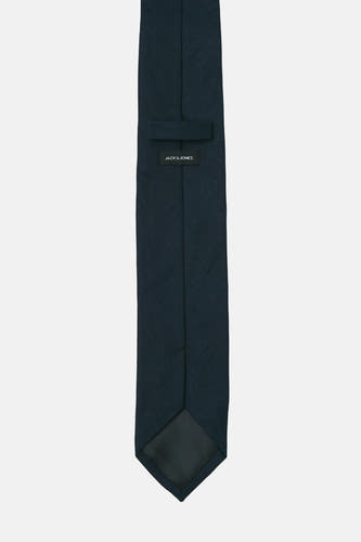 Cravate bleue de ACCESSORIES BY JACK & JONES, avec une texture subtile et un dos noir.