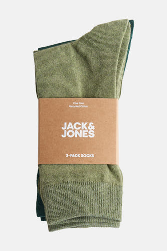 Chaussettes vertes en coton recyclé de Jack & Jones, emballées dans un lot de 3 avec une texture.