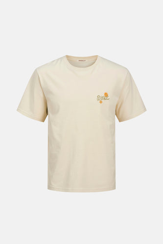 Ivoorwit T-shirt met korte mouwen en oranje bloemendetail.