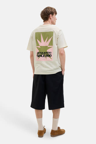 T-shirt écru à manches courtes d'ORIGINALS par JACK & JONES, avec une impression graphique sur le dos.