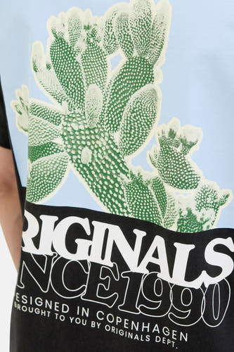 T-shirt noir à manches courtes d'ORIGINALS BY JACK & JONES, avec imprimé de cactus sur un fond bleu et logo brodé.