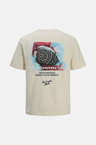 Ecru T-shirt met korte mouwen van ORIGINALS by JACK & JONES, met grafische print van een vis op de rug.