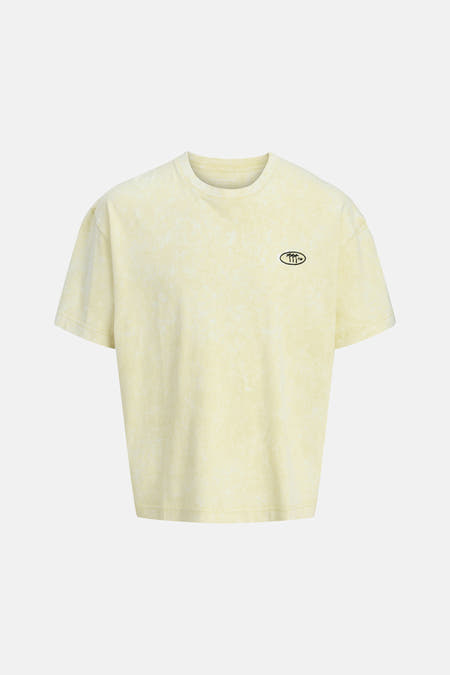 T-shirt jaune à manches courtes de CORE by JACK & JONES, avec un lavage délavé et un petit logo sur la poitrine.