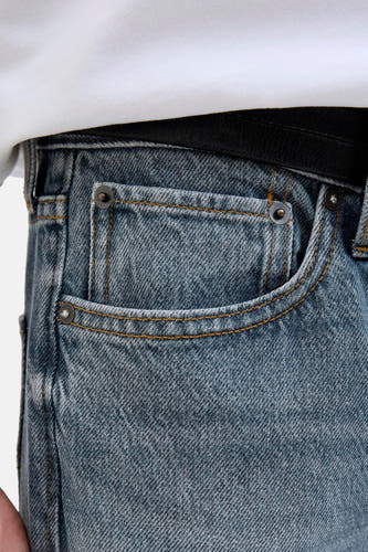 Jean tapered en denim bleu moyen de JACK & JONES JEANS INTELLIGENCE, avec un modèle classique à cinq poches.