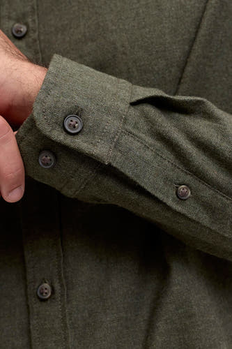 Chemise verte à manches longues d'ORIGINALS BY JACK & JONES, avec des boutons visibles et des manches.