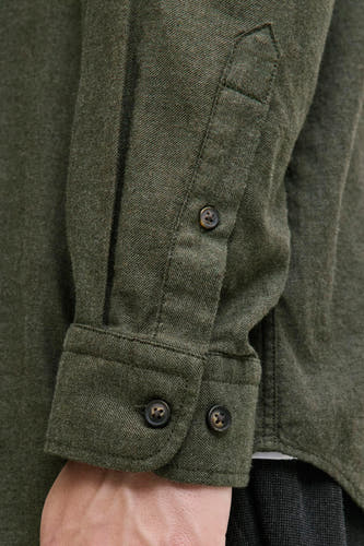 Chemise verte à manches longues d'ORIGINALS BY JACK & JONES, avec détail de boutons et manches visibles.