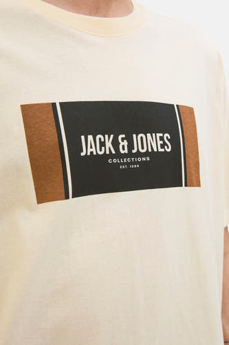 T-shirt jaune à manches courtes de Core by Jack & Jones, avec une impression graphique sur la partie avant.