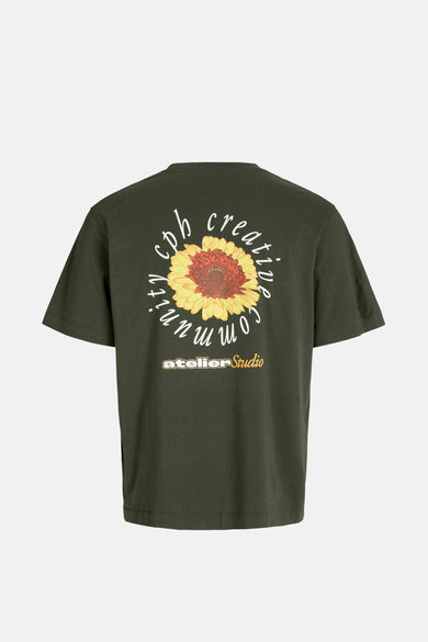 T-shirt vert avec manches courtes d'ORIGINALS BY JACK & JONES, imprimé de fleurs et avec du texte sur le dos.