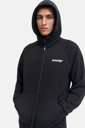 Gilet noir de CORE BY JACK & JONES, avec capuche, longues manches et fermeture éclair.