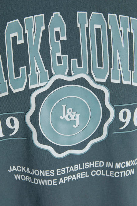 T-shirt bleu à manches courtes d'ORIGINALS par JACK & JONES, avec un logo et un texte sur la partie avant.