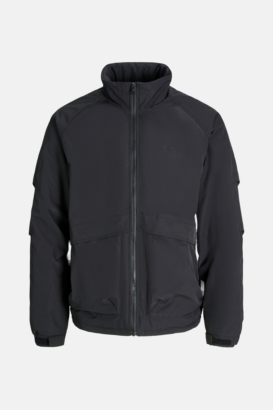 Zwart Jack & Jones jas met rits en hoge kraag.
