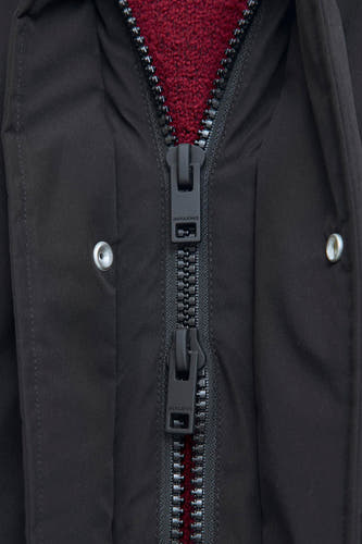 Manteau long noir d'ORIGINALS BY JACK & JONES, avec une fermeture à glissière double et des boutons imprimés de couleur argent.
