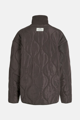 Manteau court brun de JJXX, avec un motif brodé et un col côtelé haut.