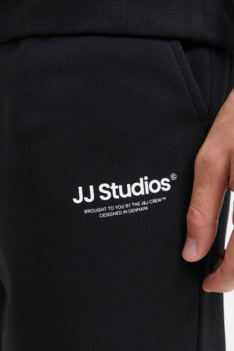 Short de jogging JACK JACK & & J &ANS INTELLIGENCE, avec un logo sur le devant et une poche.