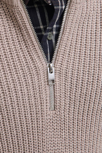 Sweat-shirt beige de PREMIUM par JACK & JONES, avec une fermeture à glissière et un t-shirt visible visible motif à carreaux.